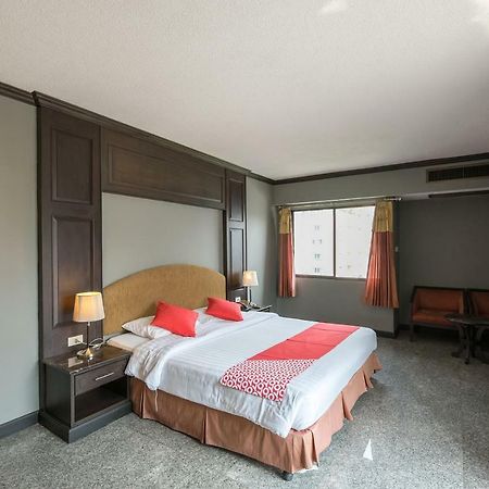 The Euro Grande Hotel Bangkok Exterior photo